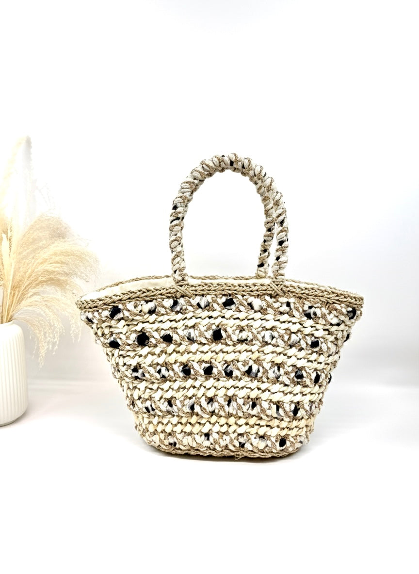 Sac panier naturel à détails contrastés lumineux