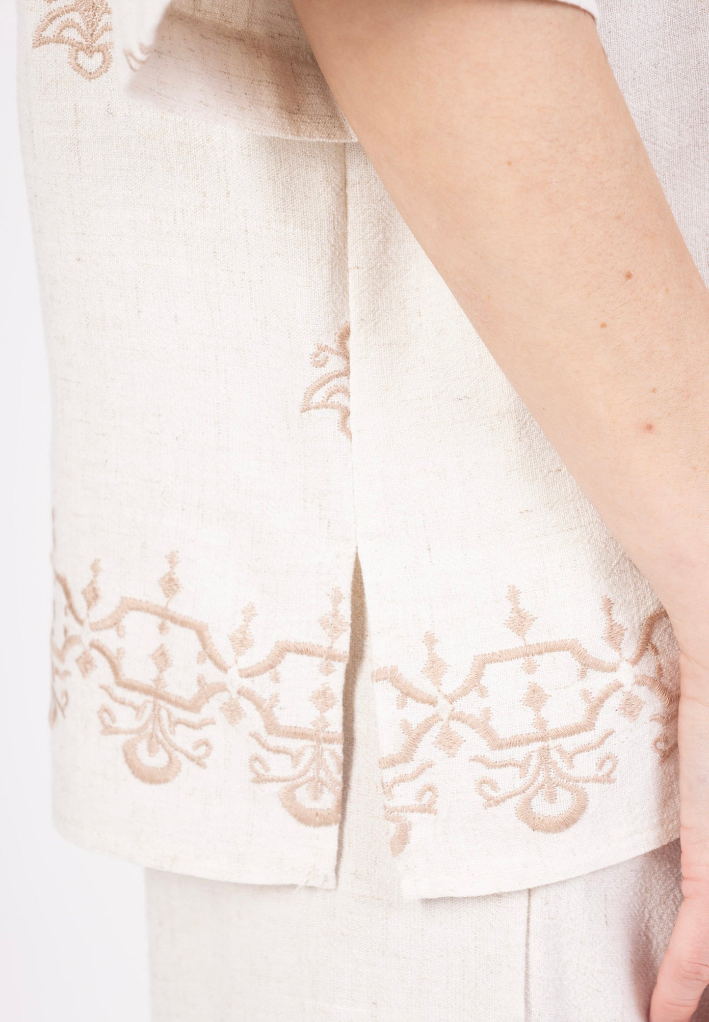 Blouse lin et coton à broderies