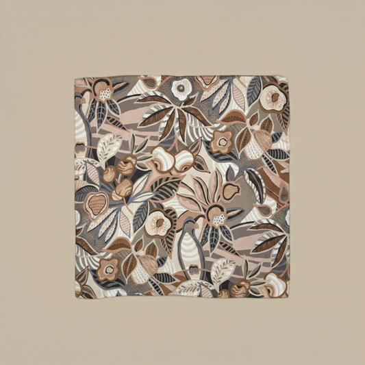 Carré floraison de beige