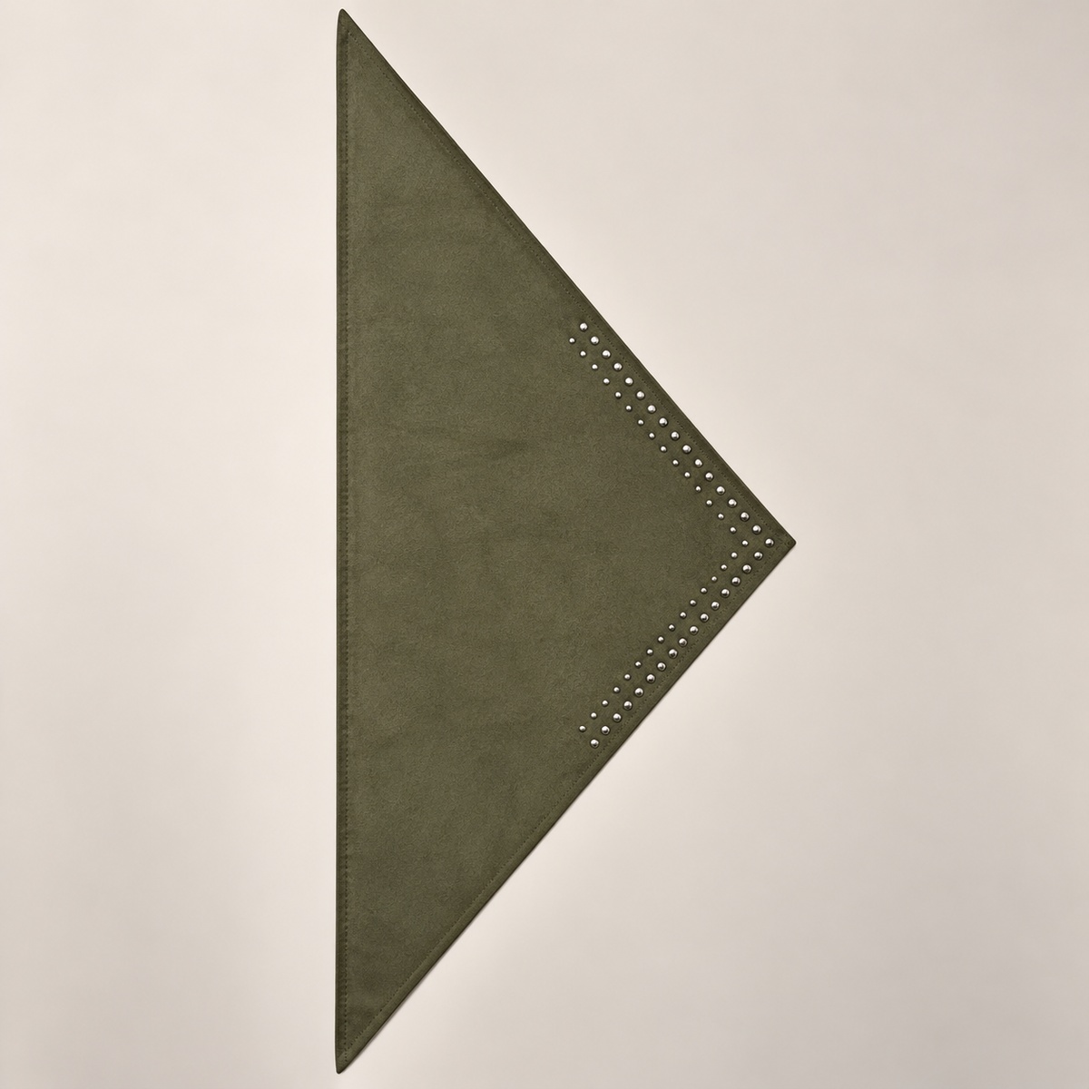 Triangle à clous effet suédine – AVA
