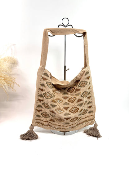 Sac fourre tout esprit voyage aux finitions brodées