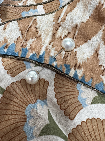 Création triangle réversible à broche double perles taupe