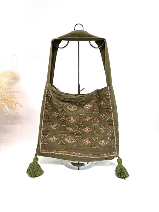 Sac fourre tout esprit voyage aux finitions brodées