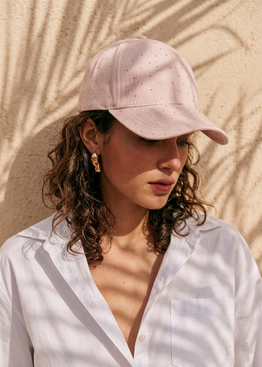 Casquette moderne à détails lumineux