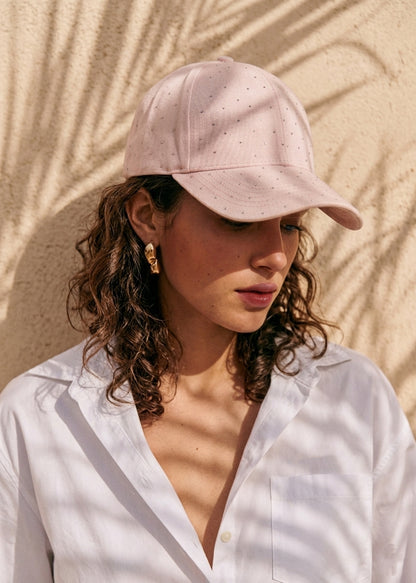 Casquette moderne à détails lumineux