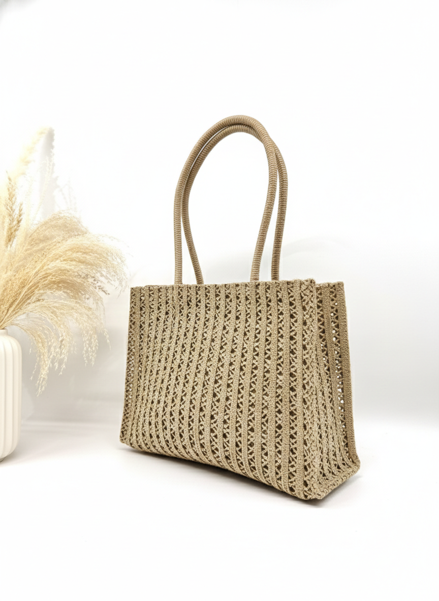 Sac cabas tressé à finitions dorées éclat solaire