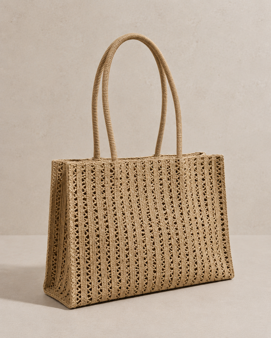 Sac cabas tressé à finitions dorées éclat solaire