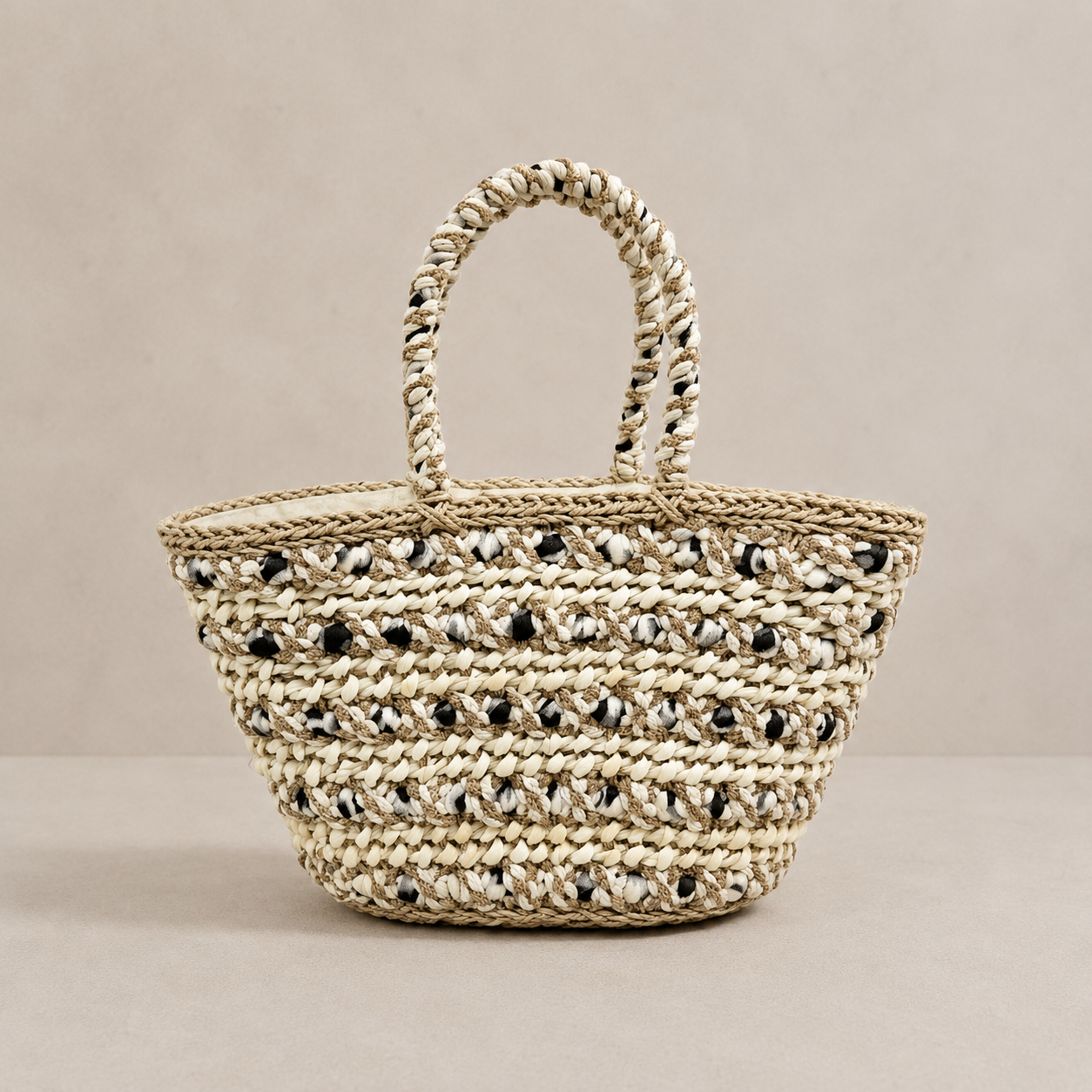 Sac panier naturel à détails contrastés lumineux