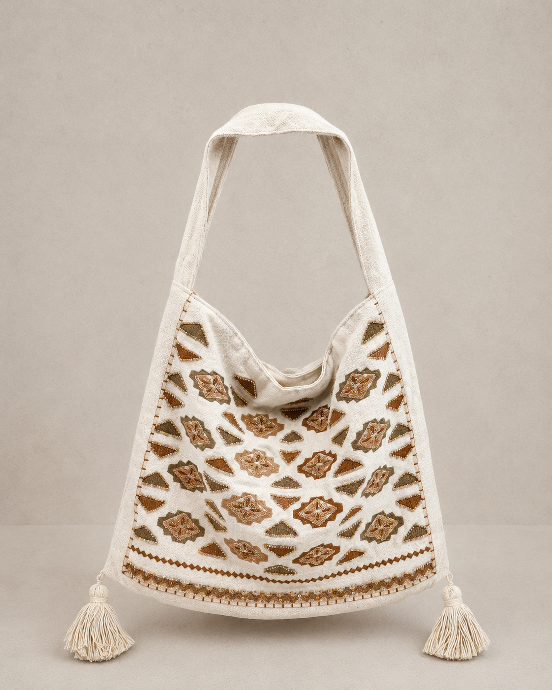 Sac fourre tout esprit voyage aux finitions brodées