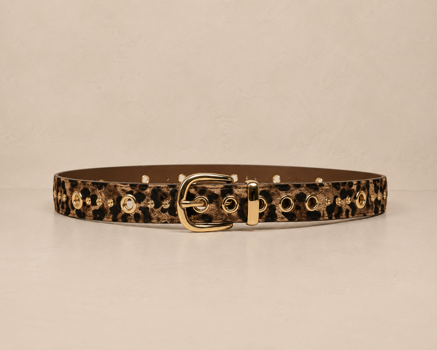 Ceinture à boucle d'or léopard et oeillets