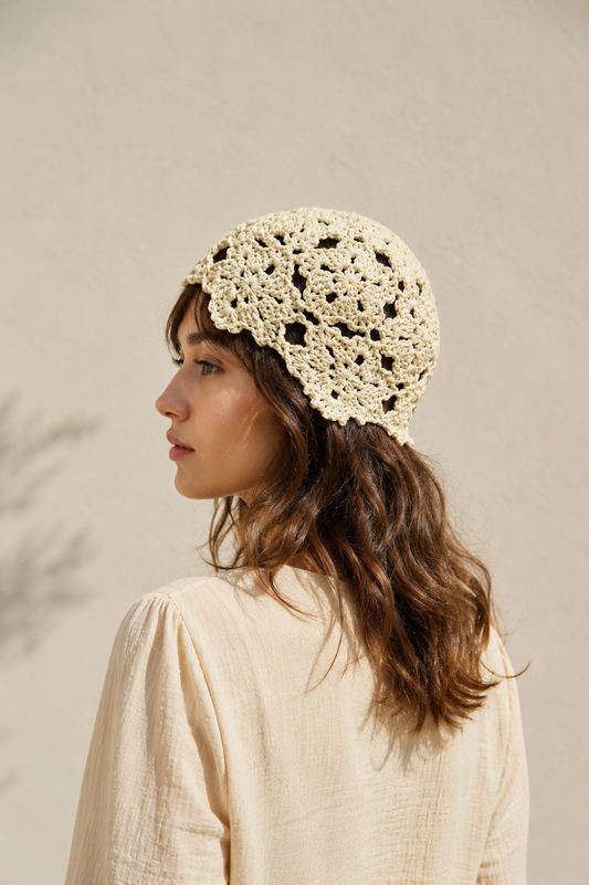 Bonnet en maille crochet ajouré