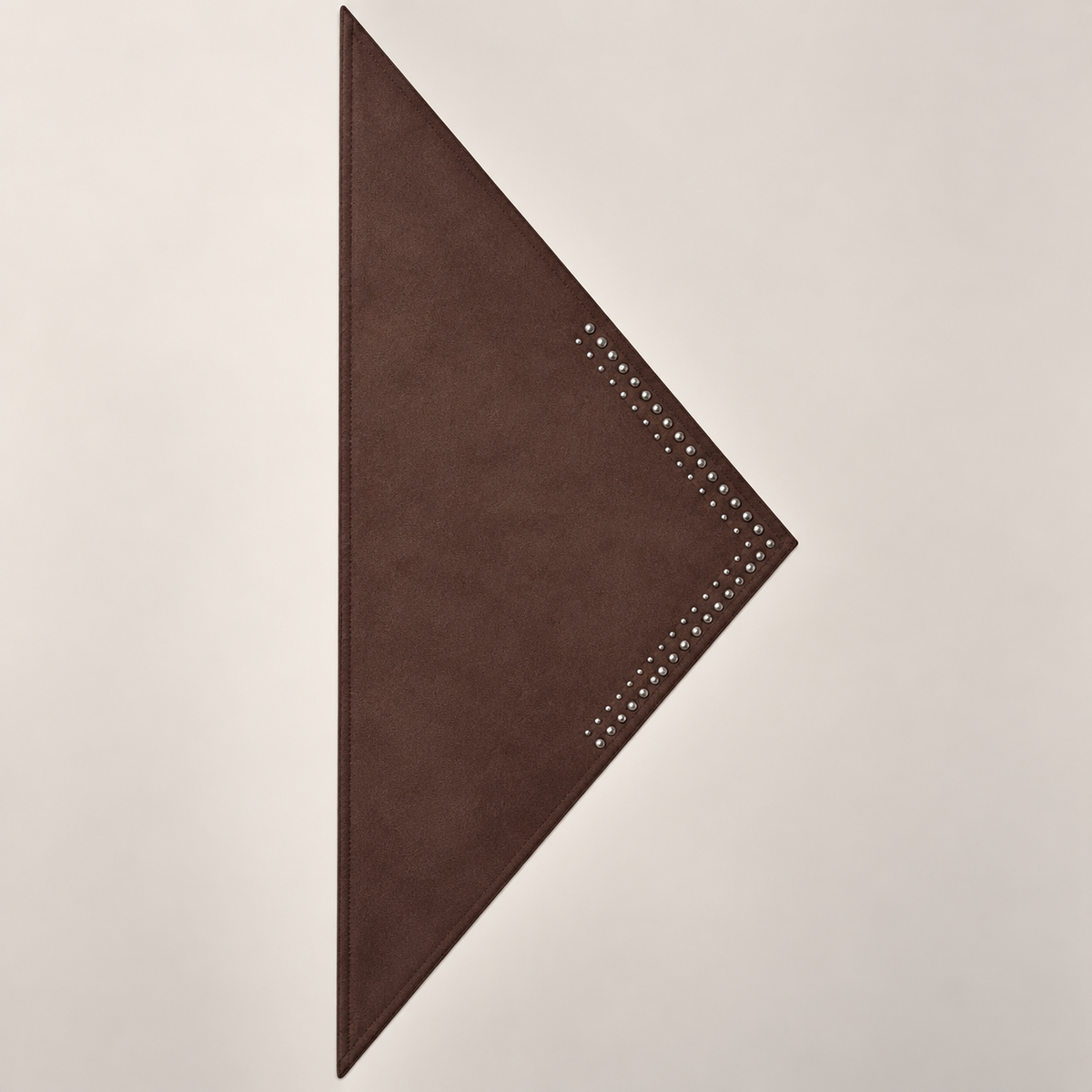 Triangle à clous effet suédine – AVA