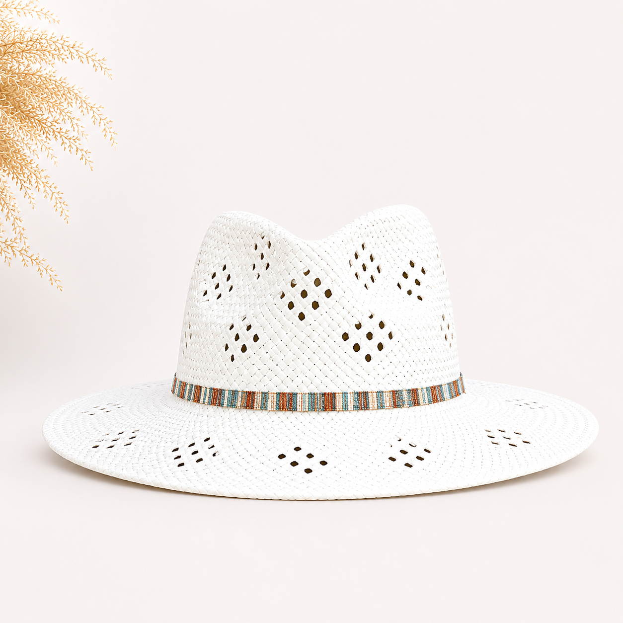 Chapeau été ajouré avec bande fantaisie