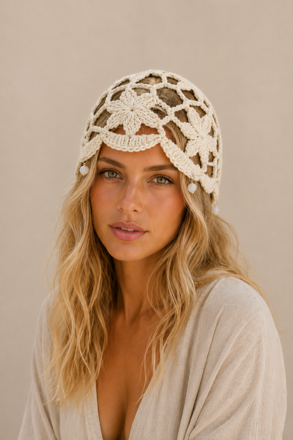 Bonnet en crochet texturé à bijoux perlé